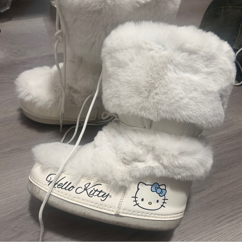 Forever 21 hello kitty faux fur boots